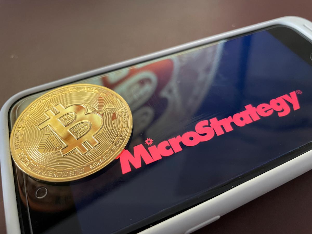 MicroStrategy、54億ドルを投じてさらに55,000ビットコインを購入、株価は下落 MicroStrategy、54億ドルを投じてさらに55,000ビットコインを購入、株価は下落