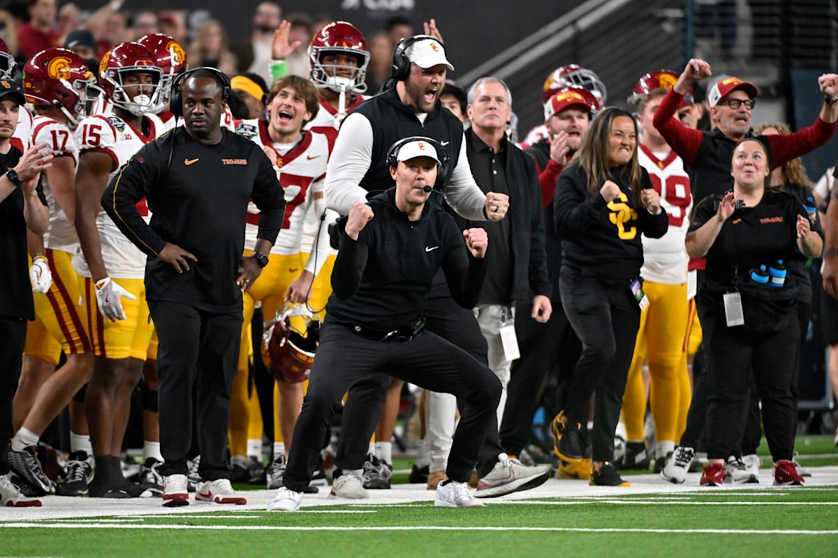 ボウルシーズンの勝者と敗者: USC はラスベガスで SEC チームに対する勝利で 2024 年をスタートし、終了する ボウルシーズンの勝者と敗者: USC はラスベガスで SEC チームに対する勝利で 2024 年をスタートし、終了する