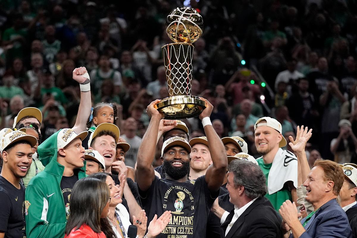 NBA開幕夜のスコア、ライブ最新情報:セルティックスは18番バナーを掲げてニックスと対戦、ブロニーとレブロンはレイカーズのために一緒にスーツを着るかも NBA開幕夜のスコア、ライブ最新情報:セルティックスは18番バナーを掲げてニックスと対戦、ブロニーとレブロンはレイカーズのために一緒にスーツを着るかも