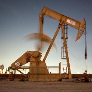 サウジアラビアとリビアの供給増加の見通しで原油価格が急落続く サウジアラビアとリビアの供給増加の見通しで原油価格が急落続く