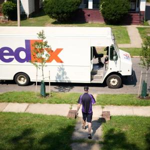 フェデックス、四半期利益未達と2025年見通しの弱さで急落 フェデックス、四半期利益未達と2025年見通しの弱さで急落