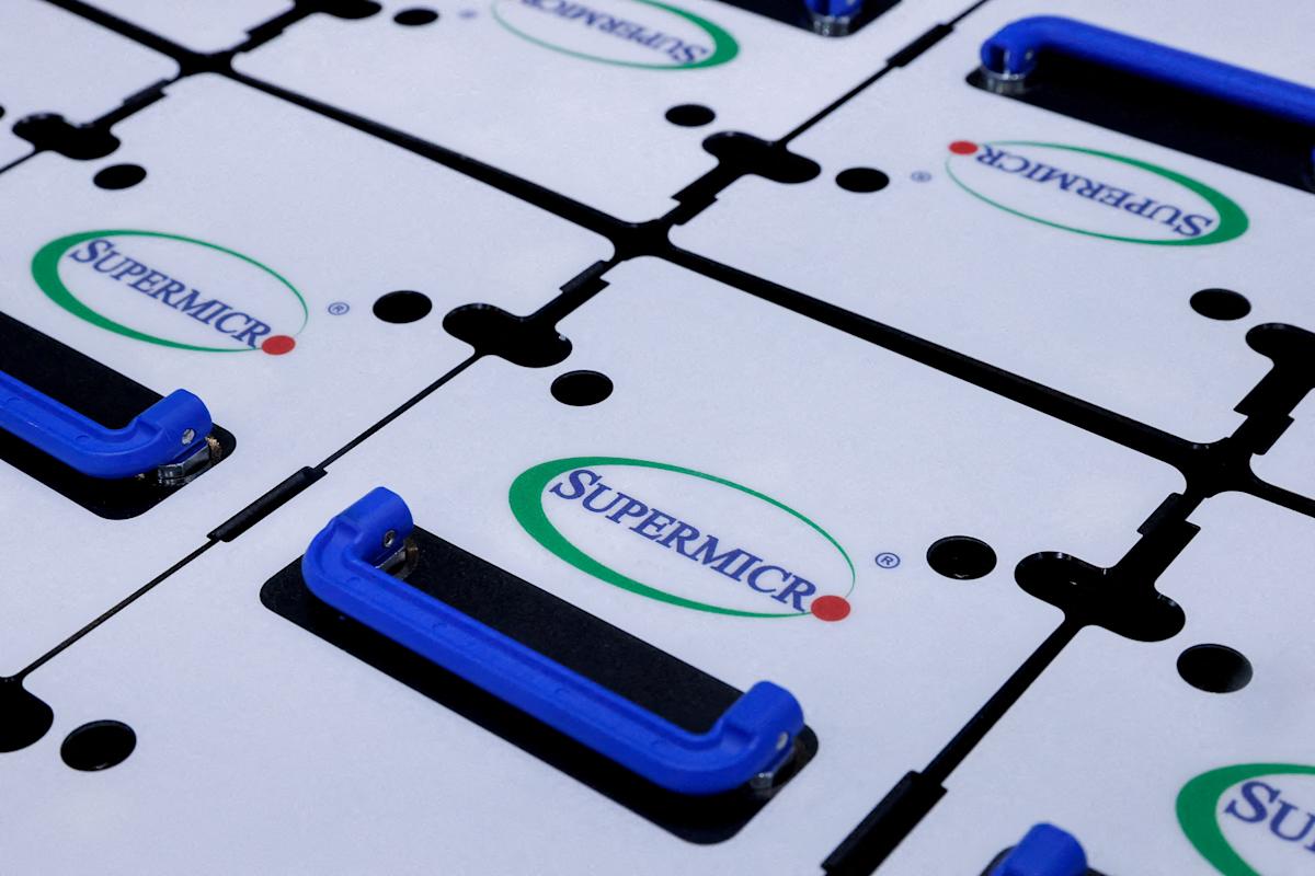 スーパーマイクロ株、予想より弱い見通しと年次申告の不確実性で10%以上下落 スーパーマイクロ株、予想より弱い見通しと年次申告の不確実性で10%以上下落