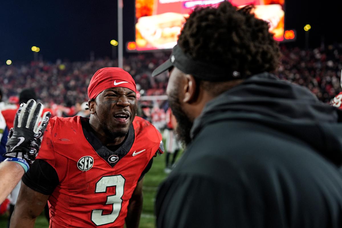 7位のジョージア州がジョージア工科大学に44-42で勝つには8回の延長戦が必要 7位のジョージア州がジョージア工科大学に44-42で勝つには8回の延長戦が必要