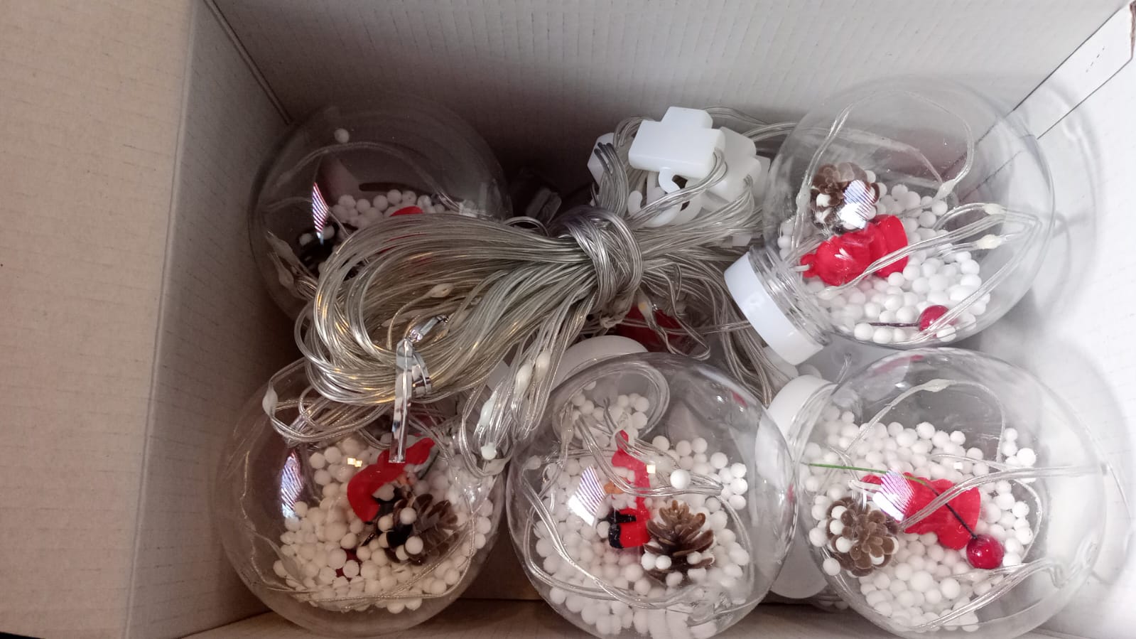 Luces navideñas con 10 Esferas 3m ancho