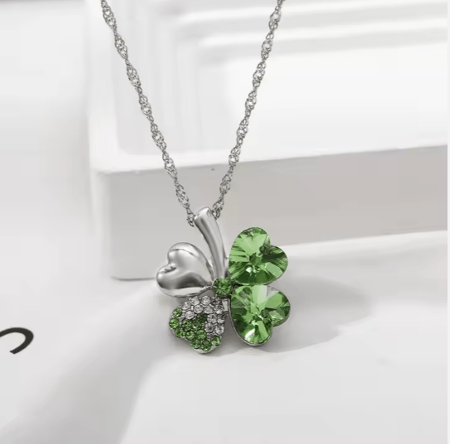 Collar de Trébol Verde