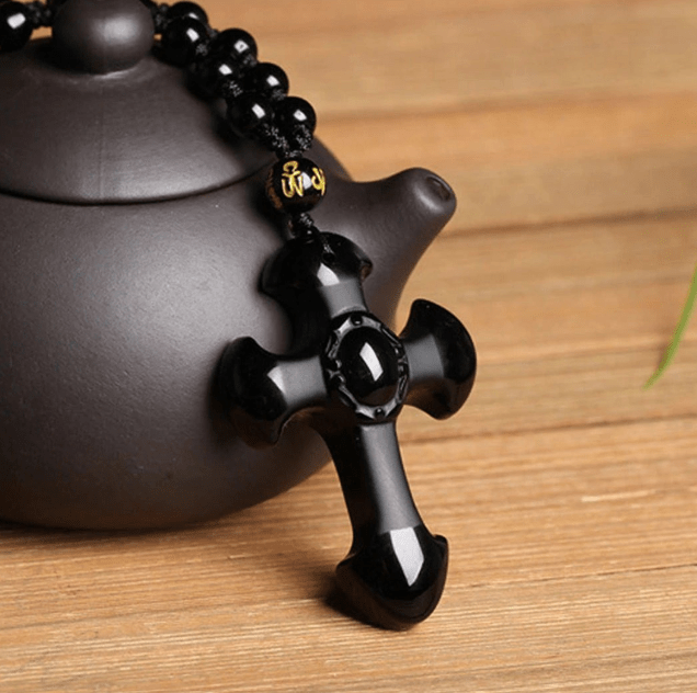 Santo Crucifijo en Obsidiana Negra