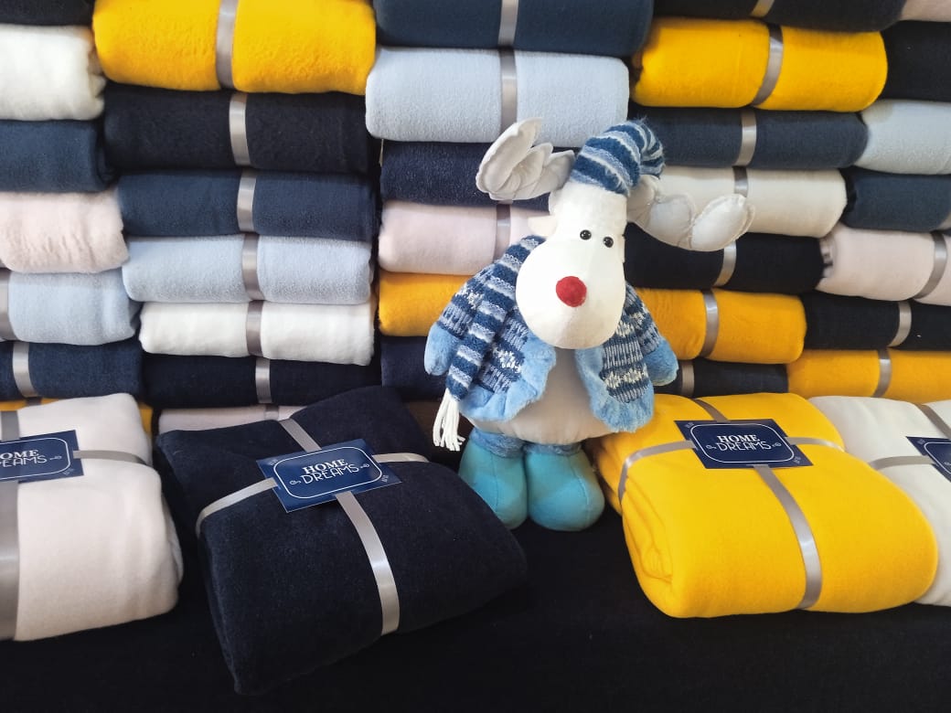 Manta peluche suave y ligera color azar