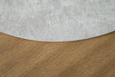 Signature Design by Ashley Fridley – Mesa auxiliar rectangular moderna, color marrón y negro