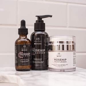Radha Beauty Kit completo de cuidado facial de Rosehip  Set antienvejecimiento 3 en 1 con limpiador, suero e hidratante para arrugas y manchas