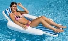 Swim Central Silla flotante Sunchaser de 66 pulgadas con respaldo a rayas azules y blancas