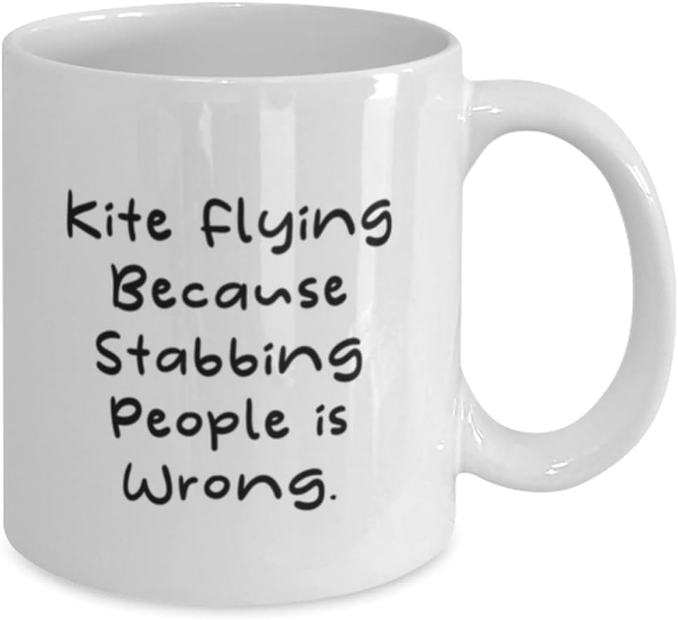 Kite Flying Because Stabbing People is Wrong. Taza de 11 oz 15 oz, regalo volador de cometas de amigos, taza divertida para hombres y mujeres, taza