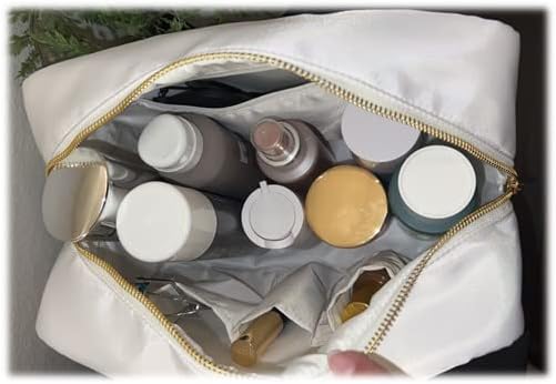 SkyTen – Bolsa de maquillaje con letras de chenilla, estuche de nailon para cosméticos, organizador de viaje Glam Stoney Trébol Dupe, Camello, Bolsa