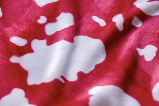 Tela de velboa ultra suave con estampado de vaca de pelo corto, 58 pulgadas, vendido por The Continuous YardIdeal para mantas, sudaderas, juguetes,