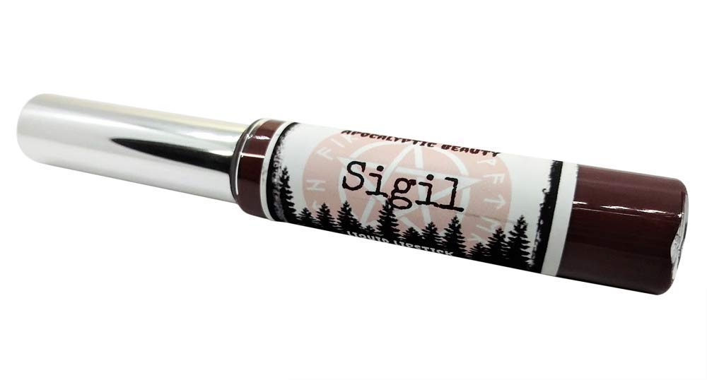 Lápiz labial líquido gótico para cosplay. Productos de belleza 100% veganos y libres de crueldad inspirados en el horror, la cultura pop y el