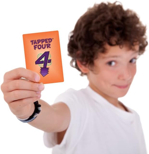 Juego de cartas Tapped Four Travel Edition – 2 a 6 jugadores – Tarjetas extra TAP – Estrategia, suerte, risa, diversión – Familia y amigos