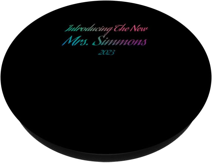 Presentamos el nuevo compromiso de boda de Mrs SIMMONS 2023 PopSockets Standard PopGrip