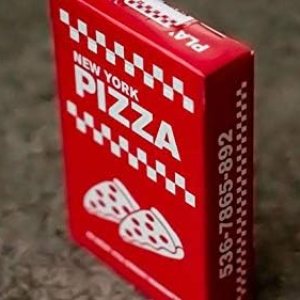 Murphy’s Magic Supplies, Inc. Barajas de cartas de pizza de Nueva York por Gemini Baraja de póquer Coleccionable Murphy’s Magic Supplies, Inc. Barajas de cartas de pizza de Nueva York por Gemini Baraja de póquer Coleccionable