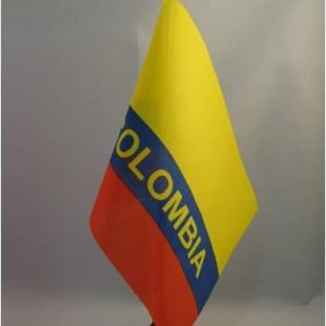 Bandera Colombia de AZ BANDERA Colombia, 5 x 8 pulgadas, bandera de escritorio colombiana, 8.3 x 5.5in, barra y base de plástico negro Bandera Colombia de AZ BANDERA Colombia, 5 x 8 pulgadas, bandera de escritorio colombiana, 8.3 x 5.5in, barra y base de plástico negro