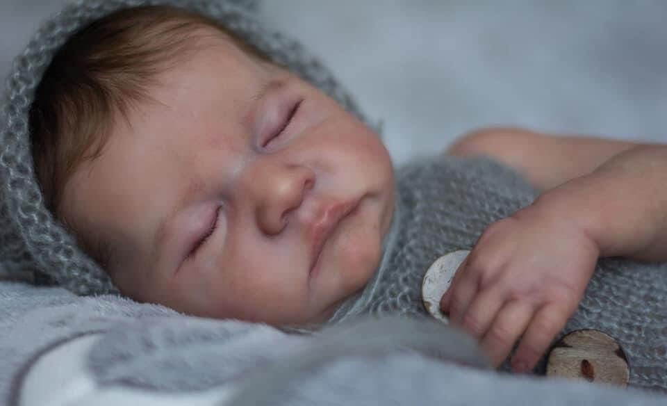 RXDOLL Muñeca de bebé recién nacido durmiendo de 19 pulgadas de vinilo suave de silicona de cuerpo completo Reborn muñecas anatómicamente correctas