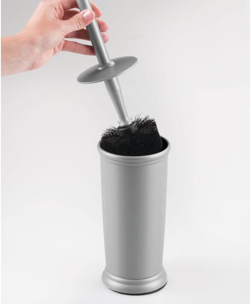 mDesign – Escobilla de inodoro y soporte de plástico para almacenamiento de baño y organización, ahorro de espacio, resistente, limpieza profunda,