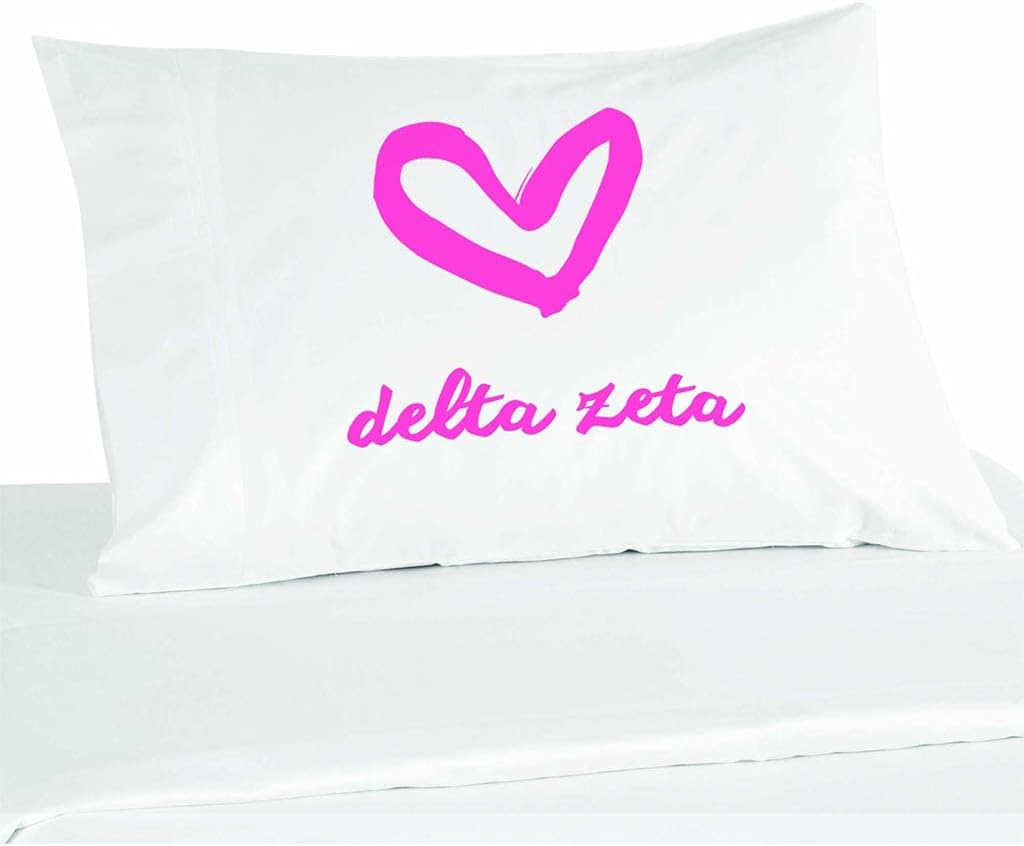sockprints Funda de almohada Delta Zeta, nombre de hermandad con diseño de corazón. Funda de almohada 100% algodón tamaño estándar 20 x 30 pulgadas
