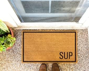SUP Felpudo de bienvenida, regalo de inauguración de la casa, felpudo de fibra de coco marrón, tapete antideslizante para puerta delantera, tapete