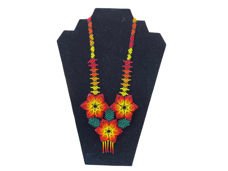 Handmade Mexican Huichol style necklace, made with glass beads.-Collar hecho a mano estilo Huichol mexicano, elaborado con cuentas de vidrio.