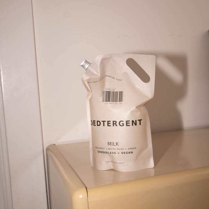 DedCool – Lavandería vegana DEDtergent  Fragancia limpia y no tóxica para todos (repuesto de Dakota roja, 45 fl oz  45.0 fl oz)