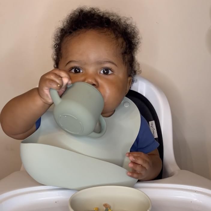 Moonkie Vasos de silicona para bebés  Taza de entrenamiento de 3 etapas con popote para bebés y niños pequeños, 4 onzas (salvia)