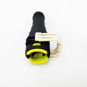 Conector de manguera de agua del calentador de enfriamiento para Mazda 2 3 5 6 2004-2012 D651-61-240 Conector de manguera de agua del calentador de enfriamiento para Mazda 2 3 5 6 2004-2012 D651-61-240