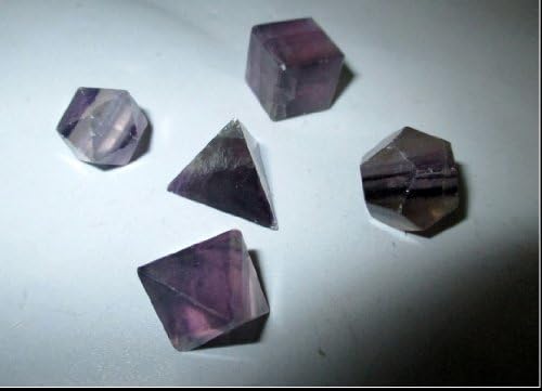 Juegos de geometría sagrada de flurita púrpura azabache, folleto gratuito Jet International Crystal Therapy 5 piedras platónico sólido sólido grado