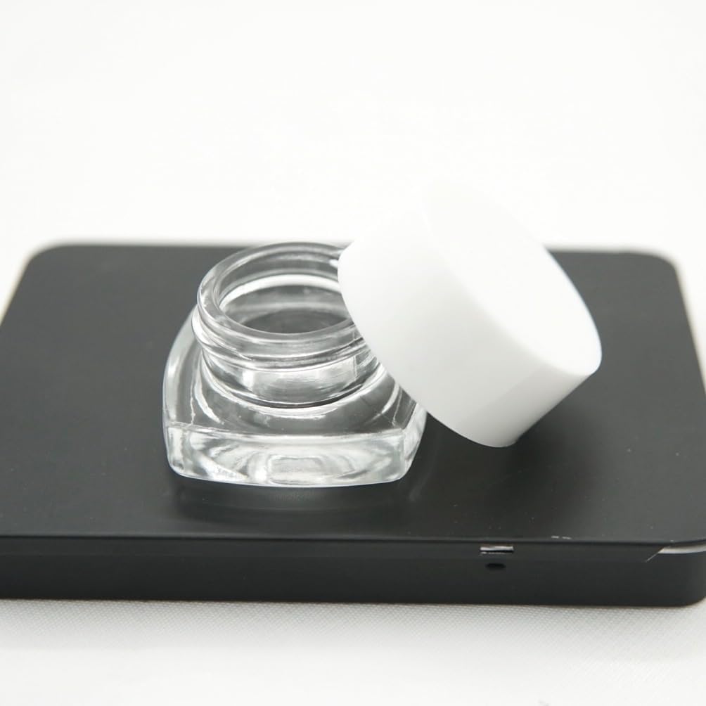 Recipientes de vidrio a prueba de niños de 0.2 fl oz (paquete de 50) con base de almohada, tarro de tapa redonda (tapa blanca)