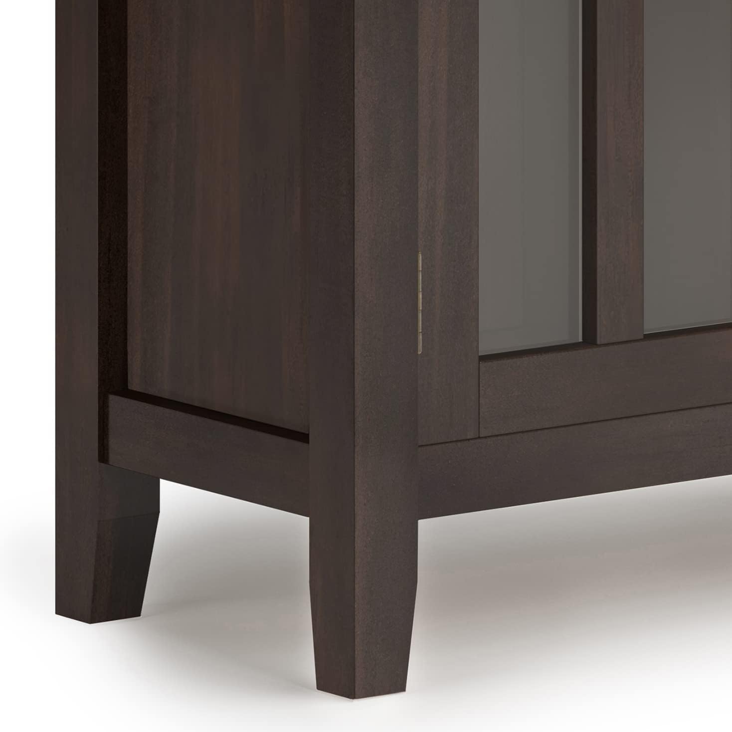 SIMPLIHOME Armario de madera maciza artesanal de 30 pulgadas de ancho contemporáneo de almacenamiento bajo en color marrón tabaco, para sala de