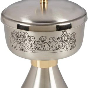 Ciborium de latón grabado con tapa, 7 14 pulgadas Ciborium de latón grabado con tapa, 7 14 pulgadas