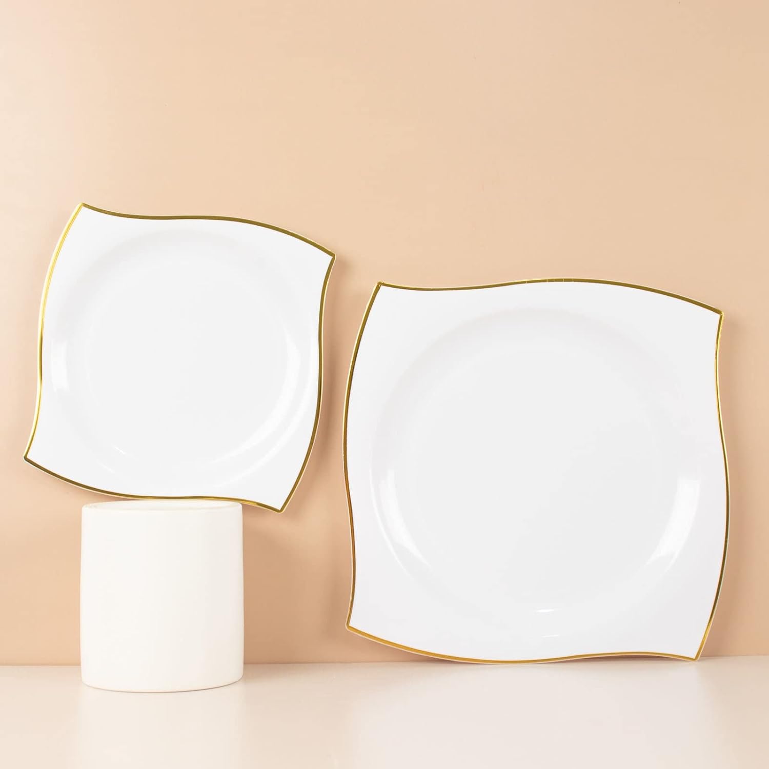 Efavormart – Paquete de 10 platos llanos cuadrados de plástico duro con borde ondulado blancodorado de 8 pulgadas, platos desechables para fiestas