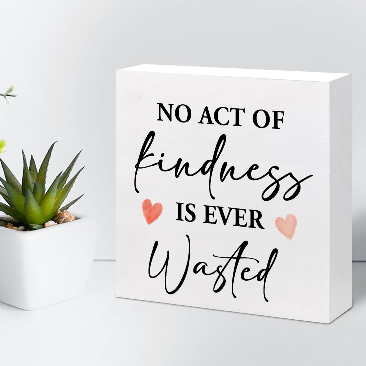 Letrero de madera con texto en inglés “No Act of Kindness is Ever Wasted” (No Act of Kindness is Ever Wasted) con texto en inglés “No Act of