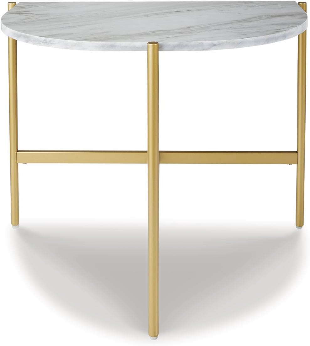 Signature Design by Ashley Wynora – Mesa auxiliar contemporánea de media luna con parte superior de mármol sintético, color blanco y dorado