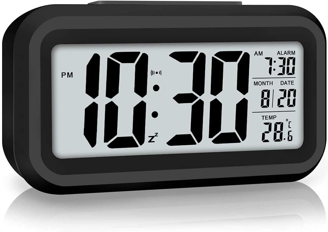 Lesipee Reloj despertador digital para dormitorio, funciona con pilas, reloj de escritorio para regreso a clases, reloj digital con luz nocturna