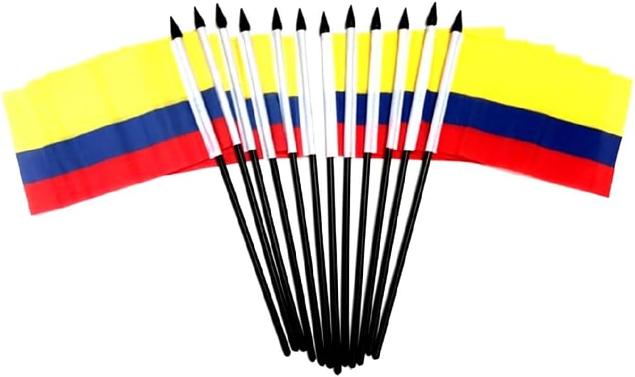 Paquete de 12 banderas de escritorio de oficina en miniatura de poliéster internacional de 4 x 6 pulgadas, 1 docena de banderas pequeñas de 4 x 6
