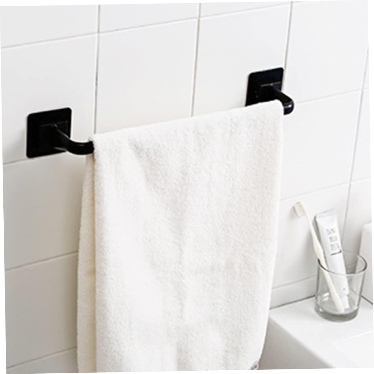 OSALADI Toallero autoadhesivo para toallas de pared, 2 piezas, soporte para toallas de pared, bata negra, toallero de plástico, estante de