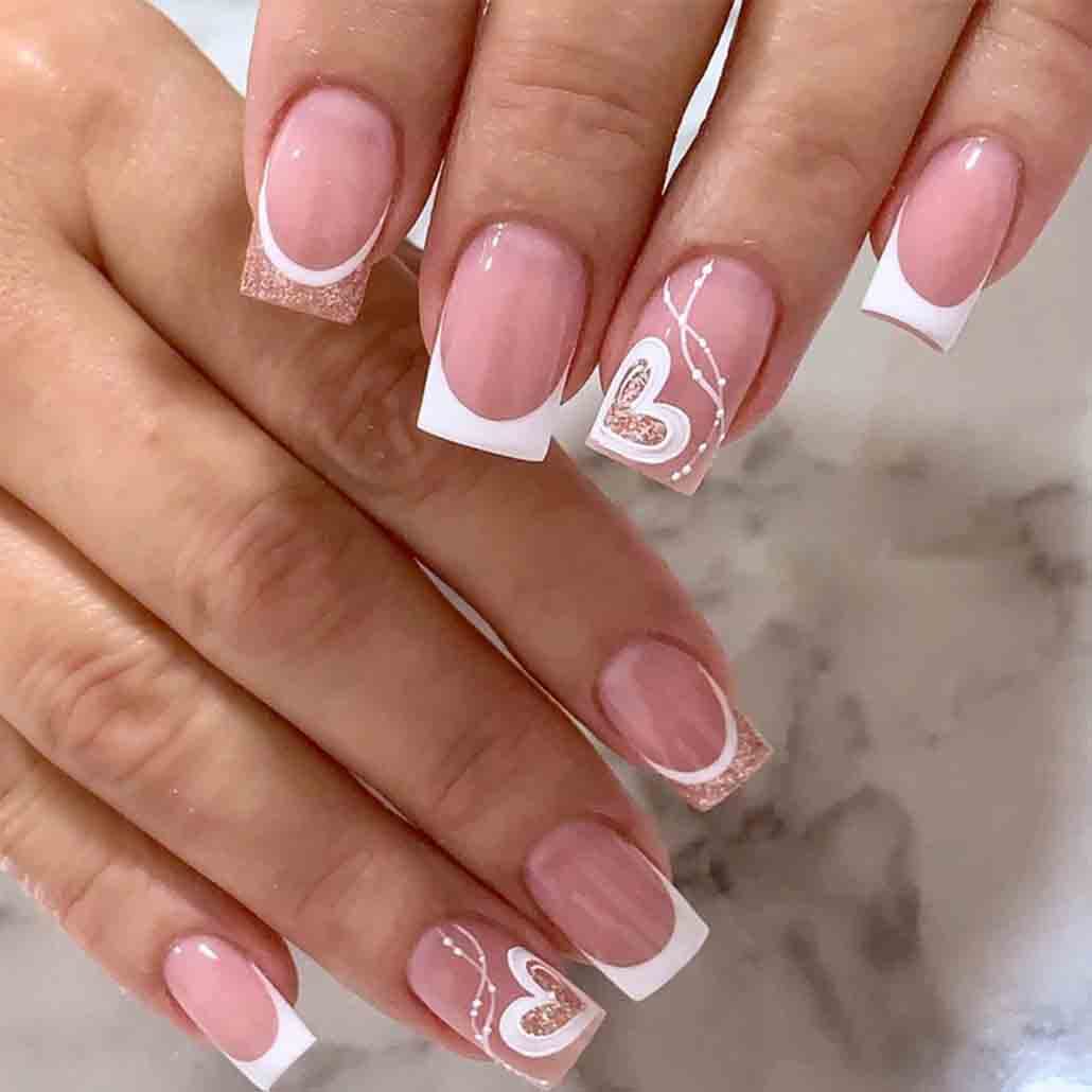 Foccna Uñas postizas a presión con punta francesa, uñas postizas medianas con diseño de amor, cuadradas, brillantes, color blanco brillante,