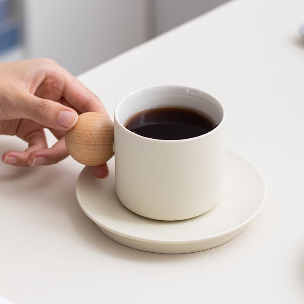 Sizikato Juego de taza y platillo de porcelana con mango de bola de madera, taza de café de 7 onzas