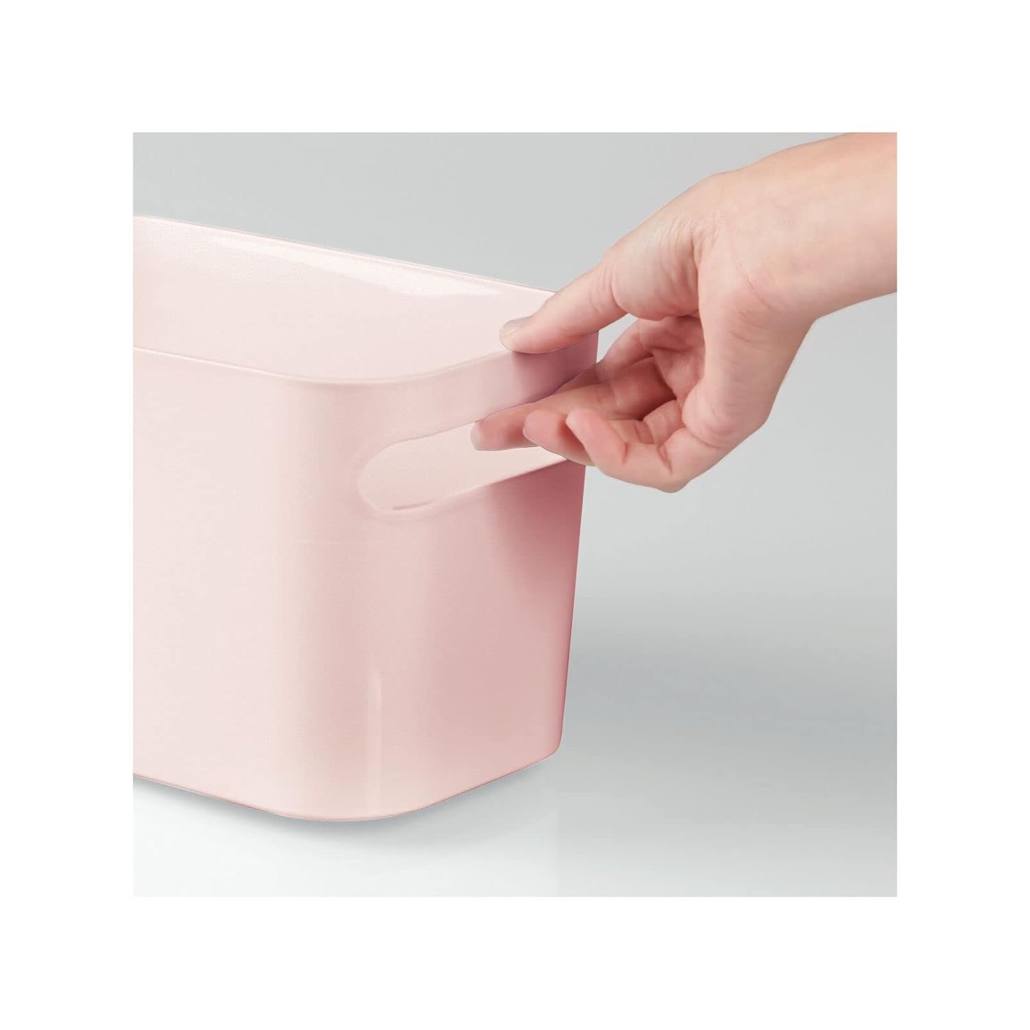 mDesign Contenedor de baño de plástico profundo con asas, organizador de almacenamiento para encimera de tocador, jabón corporal, champú, loción,