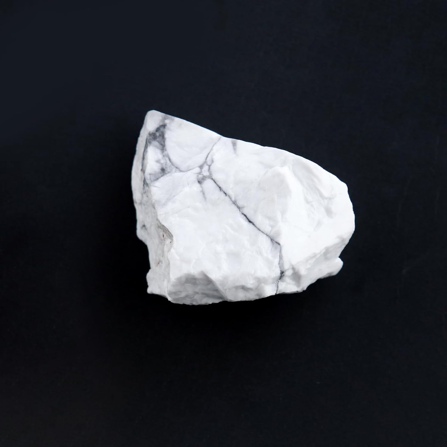 Apengshi Cristal natural de howlita cruda de piedra cruda de 1 libra, sanación a granel, reparación de reiki, meditación de roca, equilibrio de