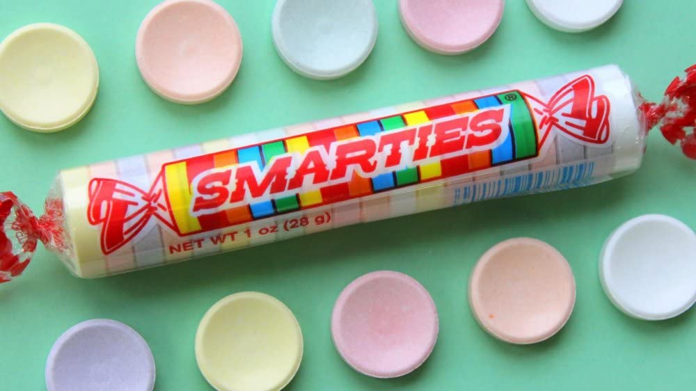 Rollos de caramelo Smarties de 1.5 libras (90 rollos)  Surtido de sabores de frutas  Recién envasado por Snackadilly