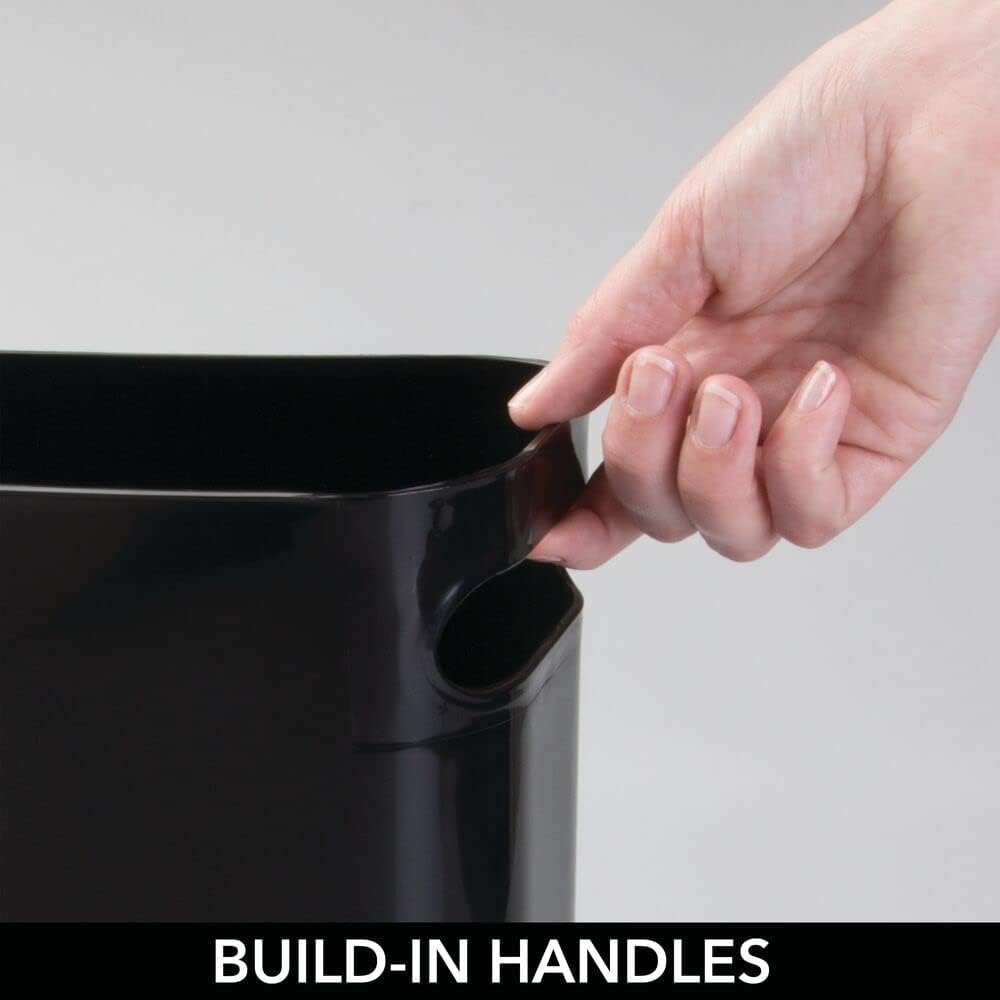 mDesign Juego de 2 cepillos de inodoro de plástico 2 en 1 compactos e independientes, juego de basura, almacenamiento de baño en casa, accesorios de
