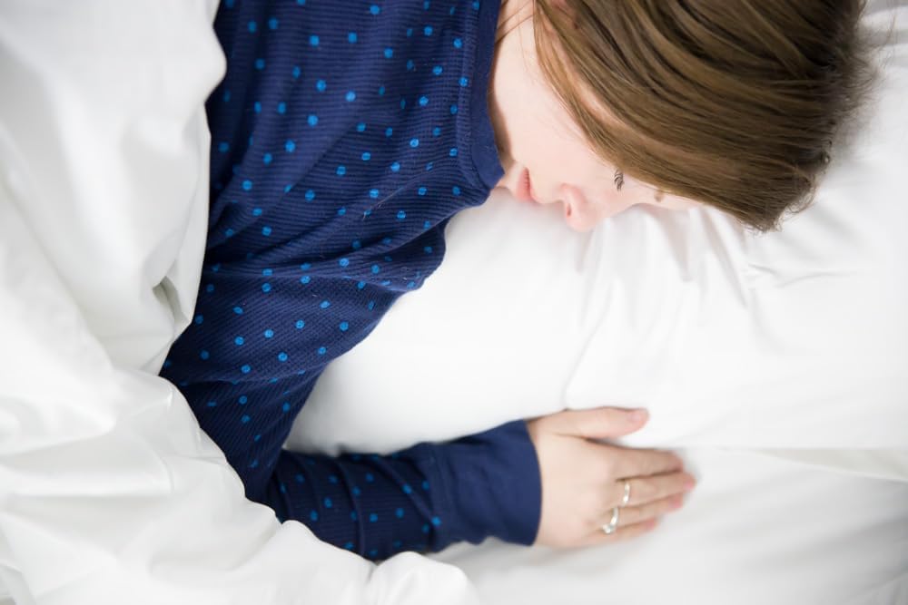 Pillowtex Almohada de poliéster ultrafina tamaño King para dormir plana y baja almohada para dormir boca abajo y boca abajo