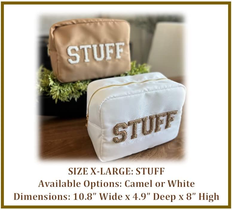 SkyTen – Bolsa de maquillaje con letras de chenilla, estuche de nailon para cosméticos, organizador de viaje Glam Stoney Trébol Dupe, Camello, Bolsa