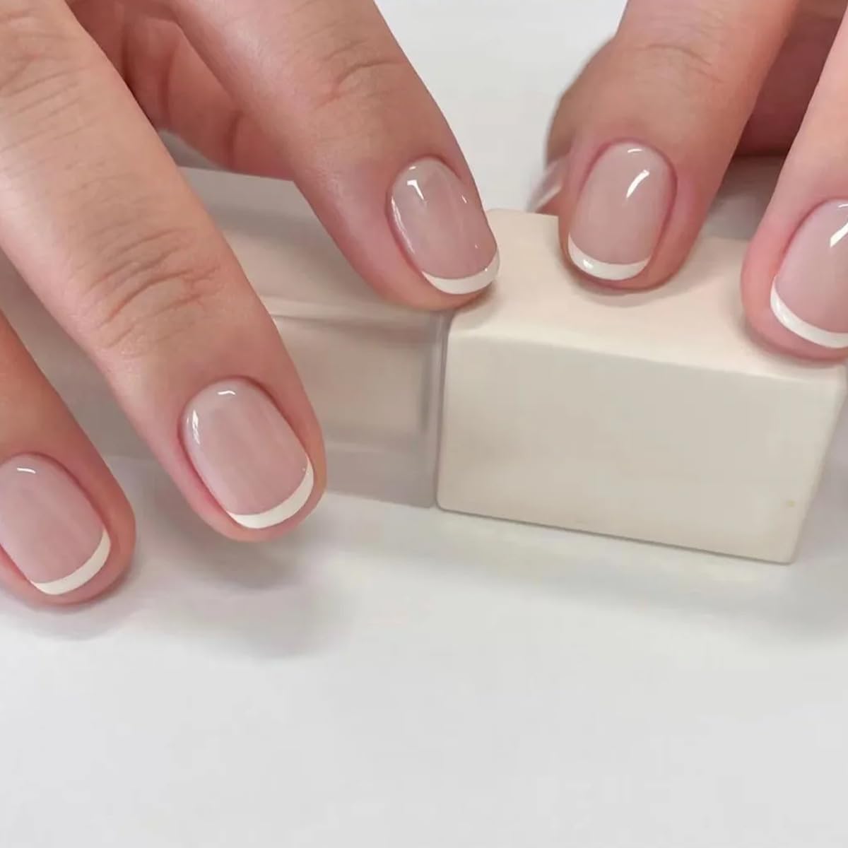Uñas pequeñas a presión extra cortas con punta francesa, uñas postizas nude, uñas adhesivas bonitas, uñas con pegamento de punta francesa, uñas