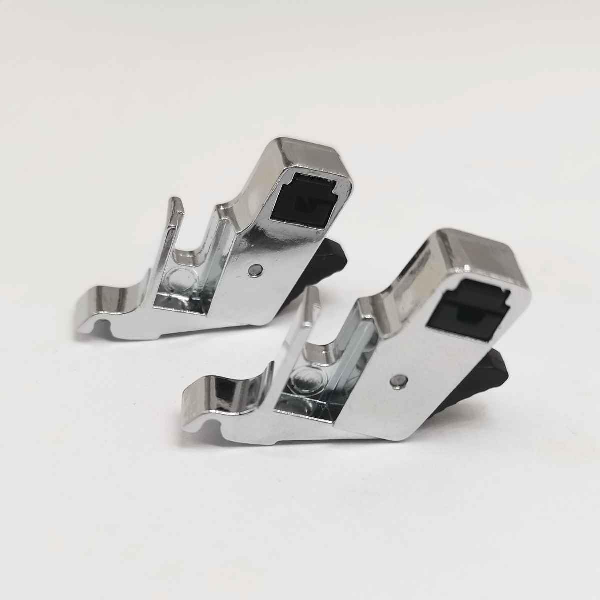 HONEYSEW 2 unids Snap On Low Shank Adapter Presser Foot Holder para Brother Singer Janome Toyota Kenmore Máquinas de coser de caña baja